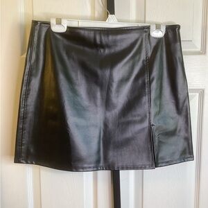 Kendall & Kylie Sleek Black Mini Skirt, size Large